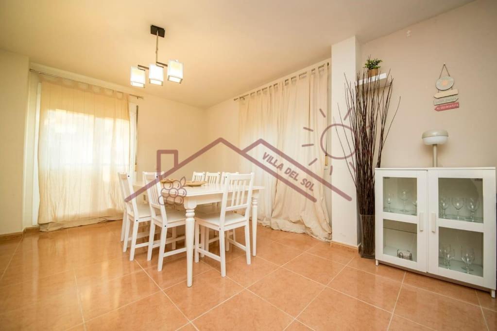 Villa Del Sol - Piscina Climatizada Mentrida 外观 照片